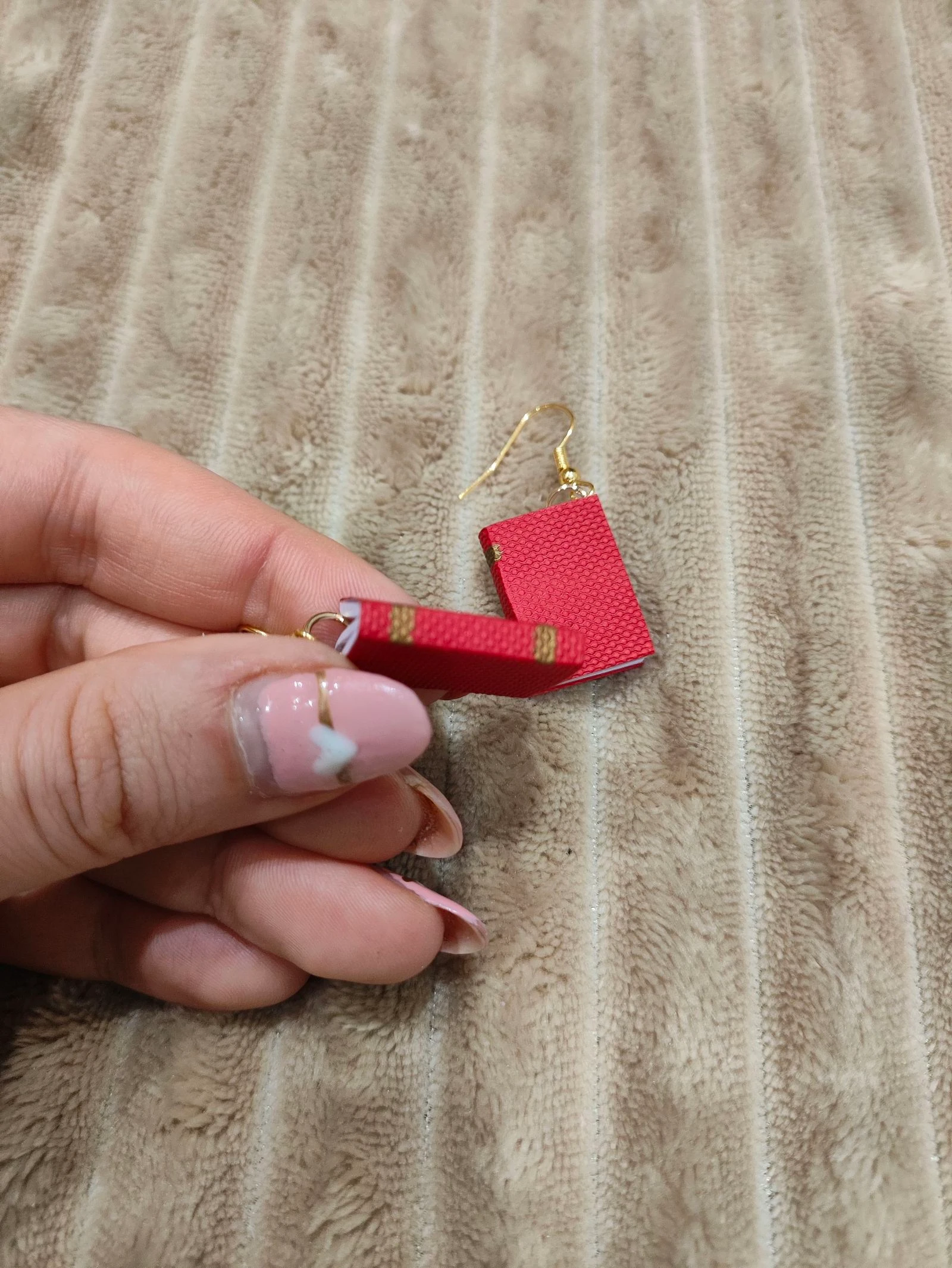 Pendientes libro rojo miniatura 📕 | Nuevos |  ligeros regalo – photo 5